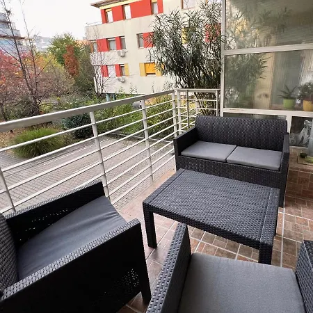 Center Budget Inside Free Parking Self Check-in Free Streaming Ac Balcony *