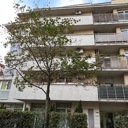 Center Budget Inside Free Parking Self Check-in Free Streaming Ac Balcony * בודפשט