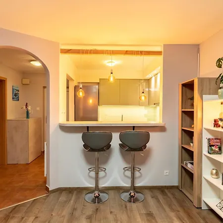 Center Budget Inside Free Parking Self Check-in Free Streaming Ac Balcony דירה *