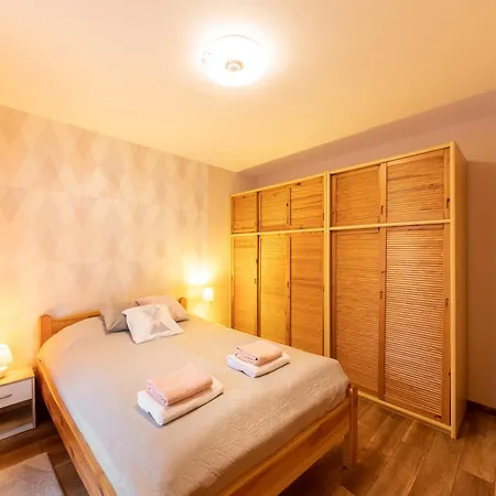 Center Budget Inside Free Parking Self Check-in Free Streaming Ac Balcony דירה