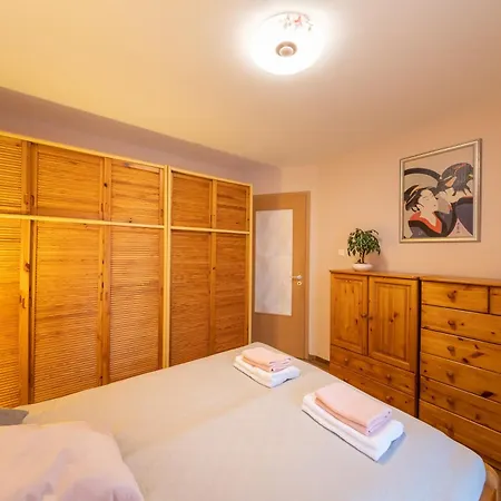 Center Budget Inside Free Parking Self Check-in Free Streaming Ac Balcony * Budapest