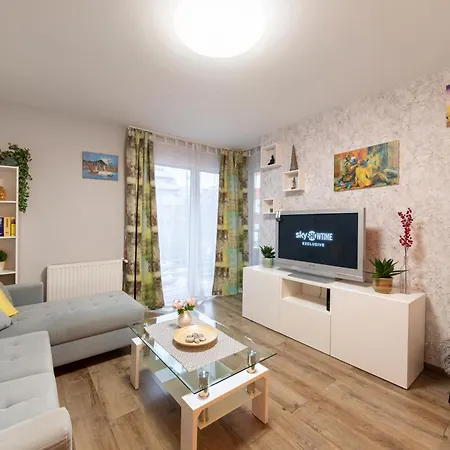 Center Budget Inside Free Parking Self Check-in Free Streaming Ac Balcony * בודפשט