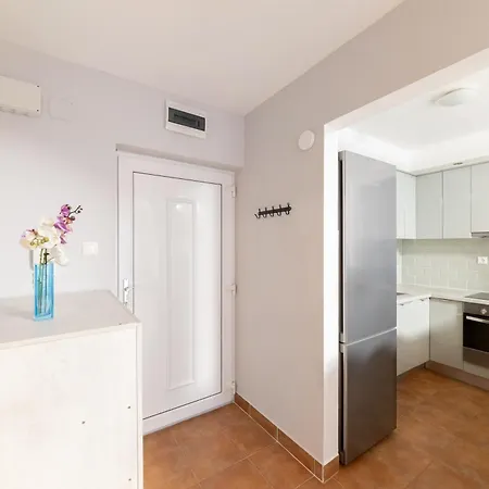 Center Budget Inside Free Parking Self Check-in Free Streaming Ac Balcony בודפשט