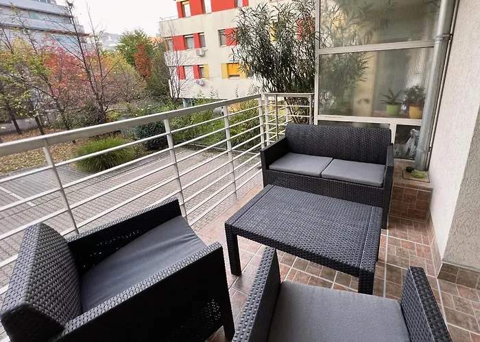 Center Budget Inside Free Parking Self Check-in Free Streaming Ac Balcony *