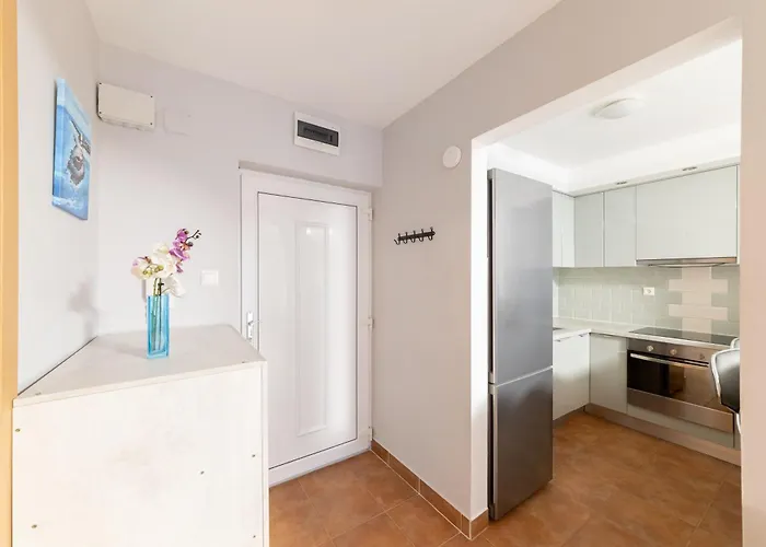 Center Budget Inside Free Parking Self Check-in Free Streaming Ac Balcony Budapest